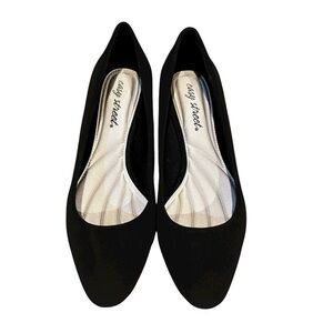 Easy Street Black Pumps